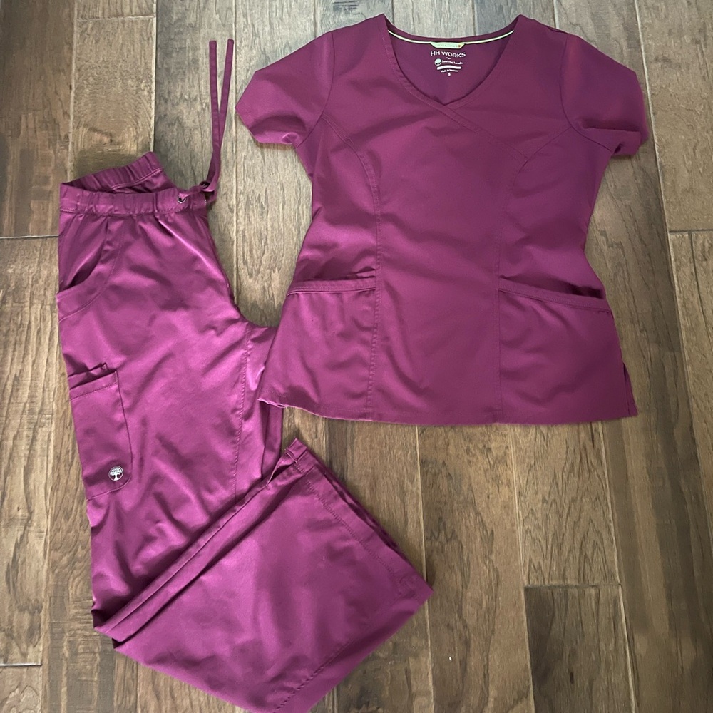 HH WORKS SCRUB SET, smoke/pet free home